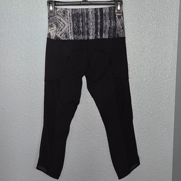Lululemon Hot To Street Crop - 4 Heat Wave White Black / Black *Small flaw - Picture 5 of 8
